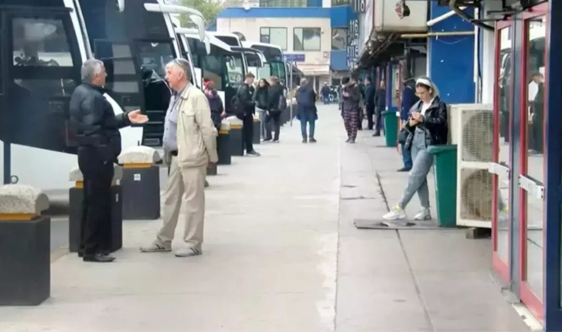 Kurban Bayramı tatilinin 9 güne çıkarılmasıyla birlikte uçak ve otobüs