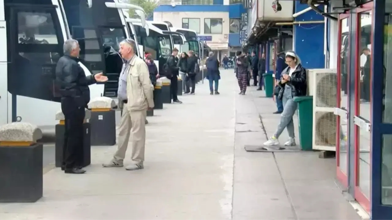 Kurban Bayramı tatilinin 9 güne çıkarılmasıyla birlikte uçak ve otobüs