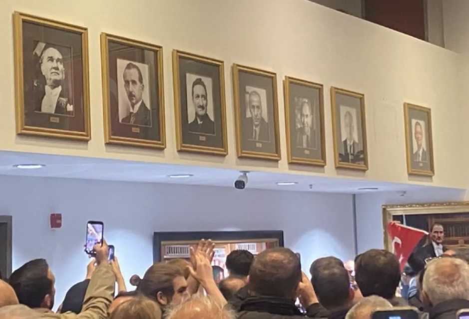 Ankara Bölge Adliye Mahkemesi’nin kurultayı iptal ederek Kemal Kılıçdaroğlu’nu yeniden