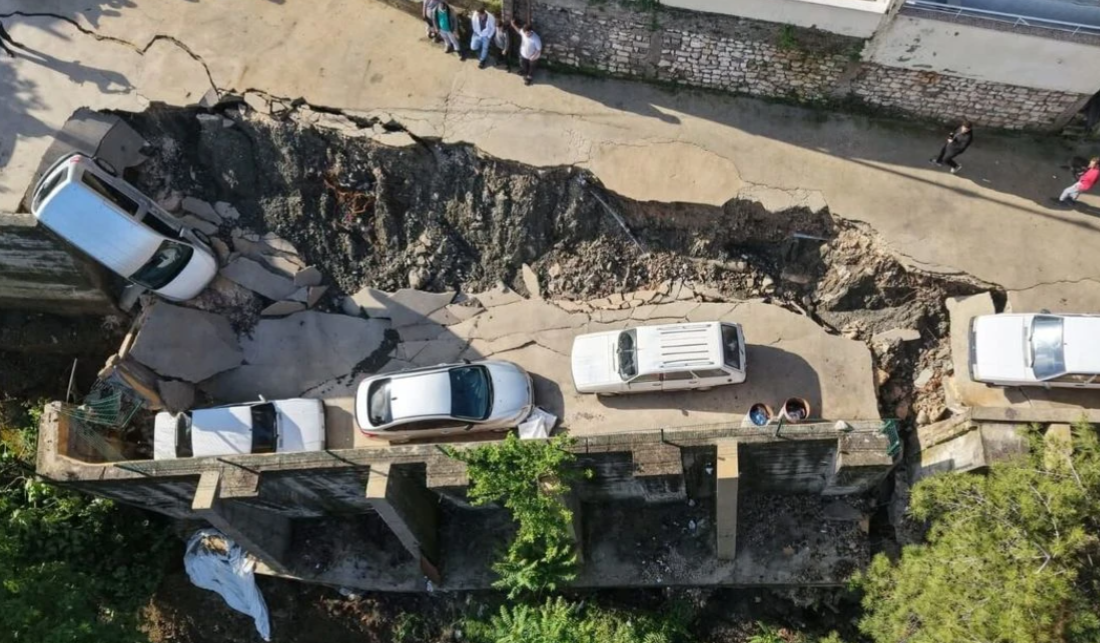 Hatay'da 3 kişinin hayatını kaybettiği selde dereye düşerek kaybolan otomobildeki