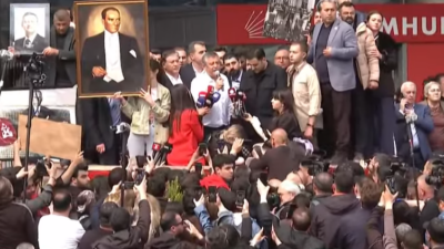 CHP Genel Merkezi'ne yapılan polis müdahalesinin ardından Özgür Özel, genel