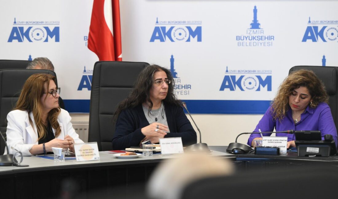 İzmir Büyükşehir Belediyesi öncülüğünde bir araya gelen kamu kurumları ve