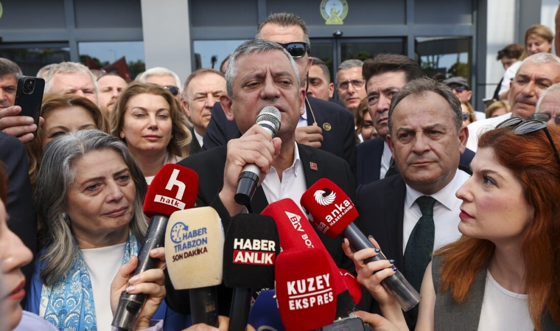 CHP Grup Başkanı Özgür Özel, Trabzon’da yaptığı konuşmada “sandık, demokrasi