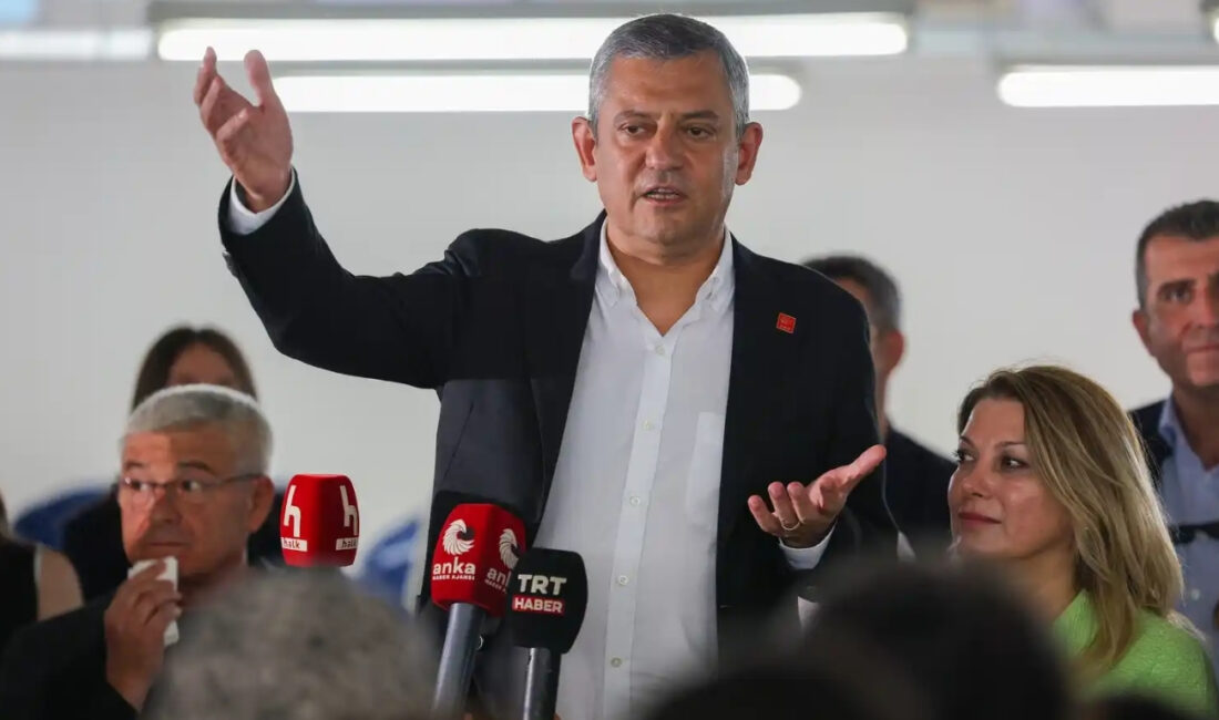 CHP Grup Başkanı Özgür Özel, Denizli’de tekstil işçileriyle bir araya