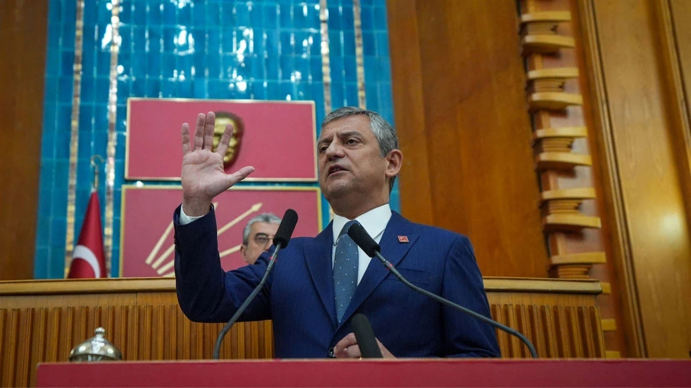 CHP Grup Başkanı Özgür Özel, TBMM'deki grup toplantısında yaptığı konuşmada