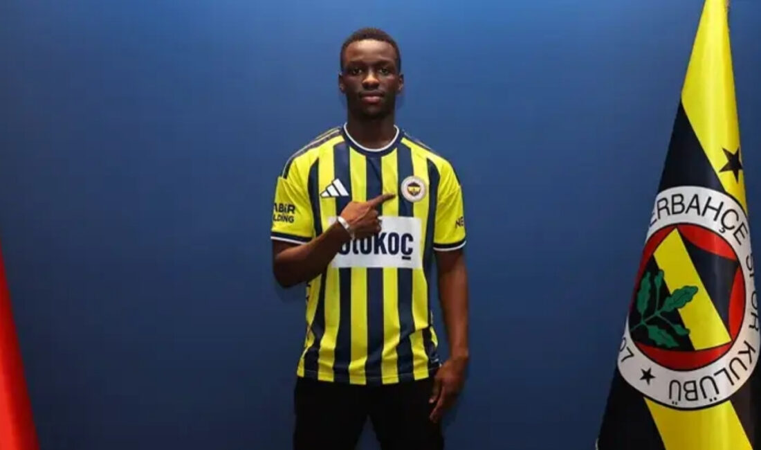 Fenerbahçe, geleceğin yıldız adayları arasında gösterilen Amara Diouf transferini resmen