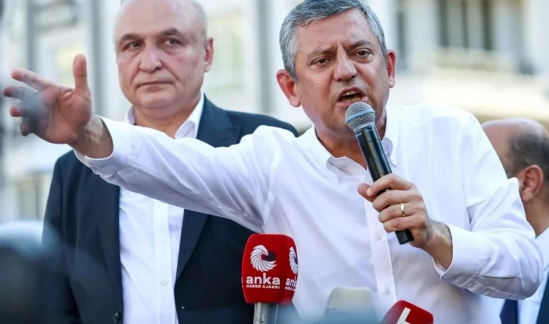 CHP Grup Başkanı Özgür Özel, İzmir'in Kiraz ilçesinde vatandaşlara seslendi.