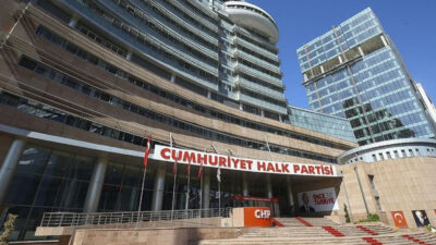 CHP'de dikkat çeken bir gelişme yaşandı. Parti Sözcüsü Müslim Sarı,