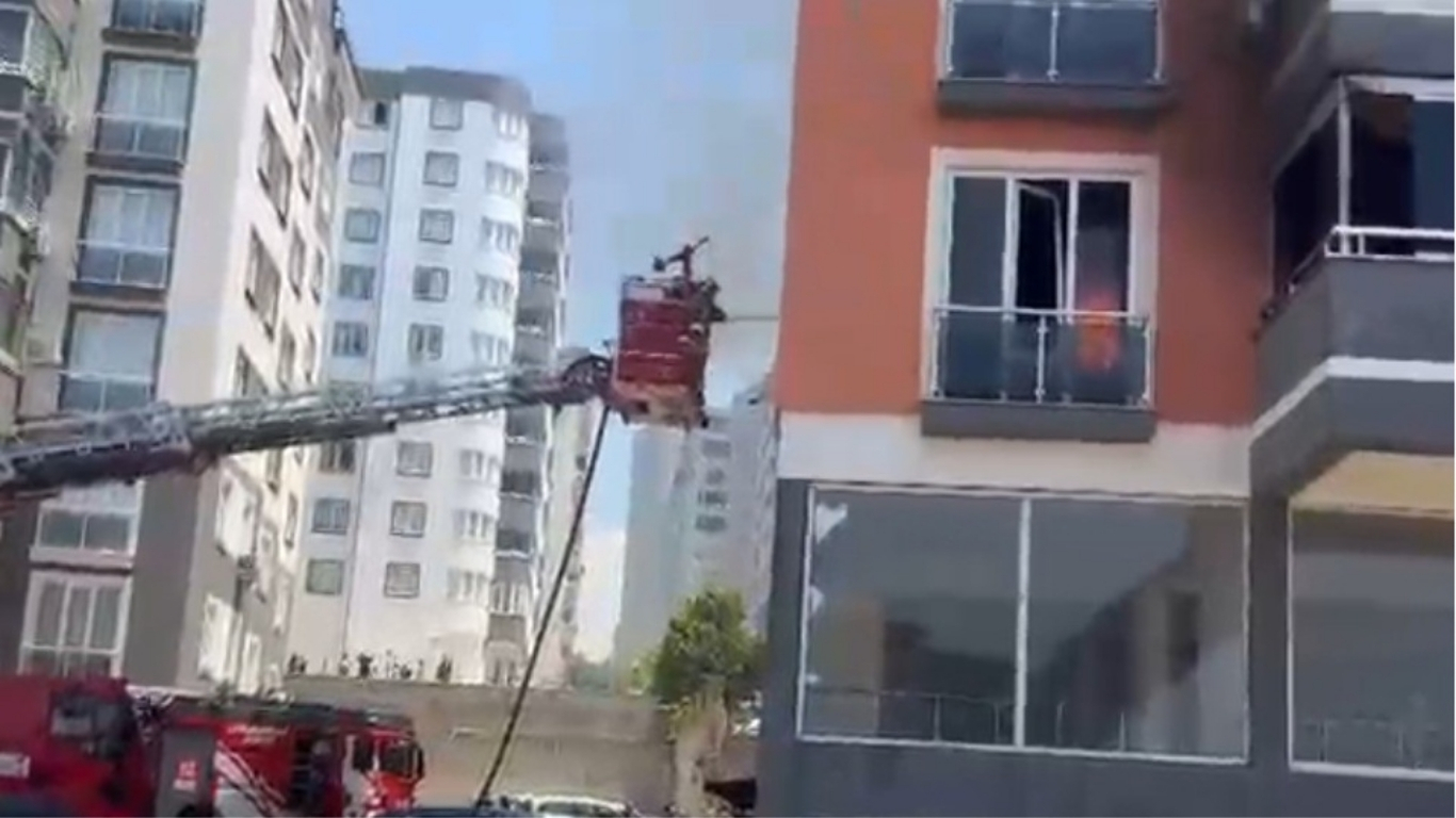 Kahramanmaraş Onikişubat’ta bir binada çıkan yangında engelli 3 kişi hayatını