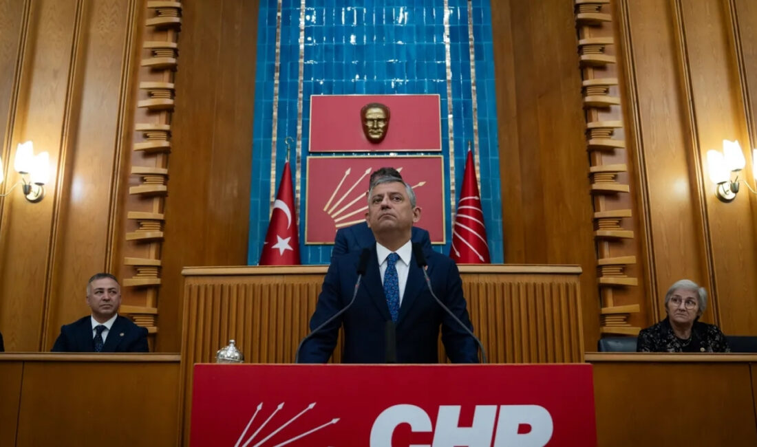 CHP'de mutlak butlan kararının ardından siyasi belirsizlik sürerken, Özgür Özel