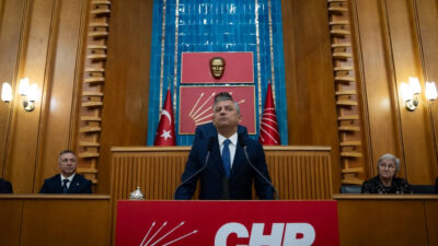CHP'de mutlak butlan kararının ardından siyasi belirsizlik sürerken, Özgür Özel