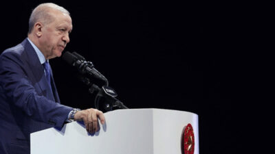 AK Parti'nin genişletilmiş il başkanları toplantısında dikkat çeken katılımlar yaşandı.