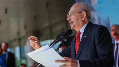 CHP'de Özgür Özel'e yakın 28 Parti Meclisi üyesinin istifa etmesi,