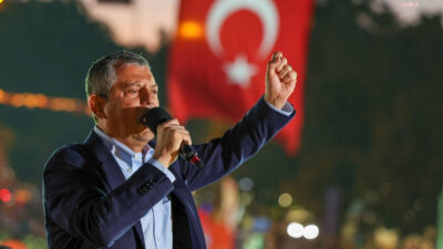 CHP Genel Başkanı Özgür Özel, İzmir’in Tire ilçesinde yaptığı konuşmada