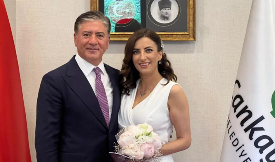 CHP Grup Başkanvekili Murat Emir ile CHP İstanbul Milletvekili Evrim