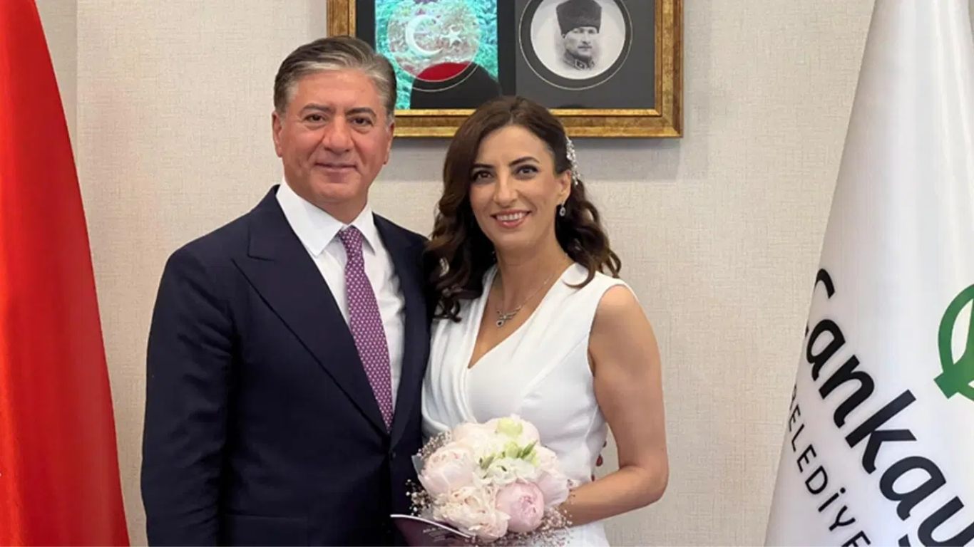 CHP Grup Başkanvekili Murat Emir ile CHP İstanbul Milletvekili Evrim