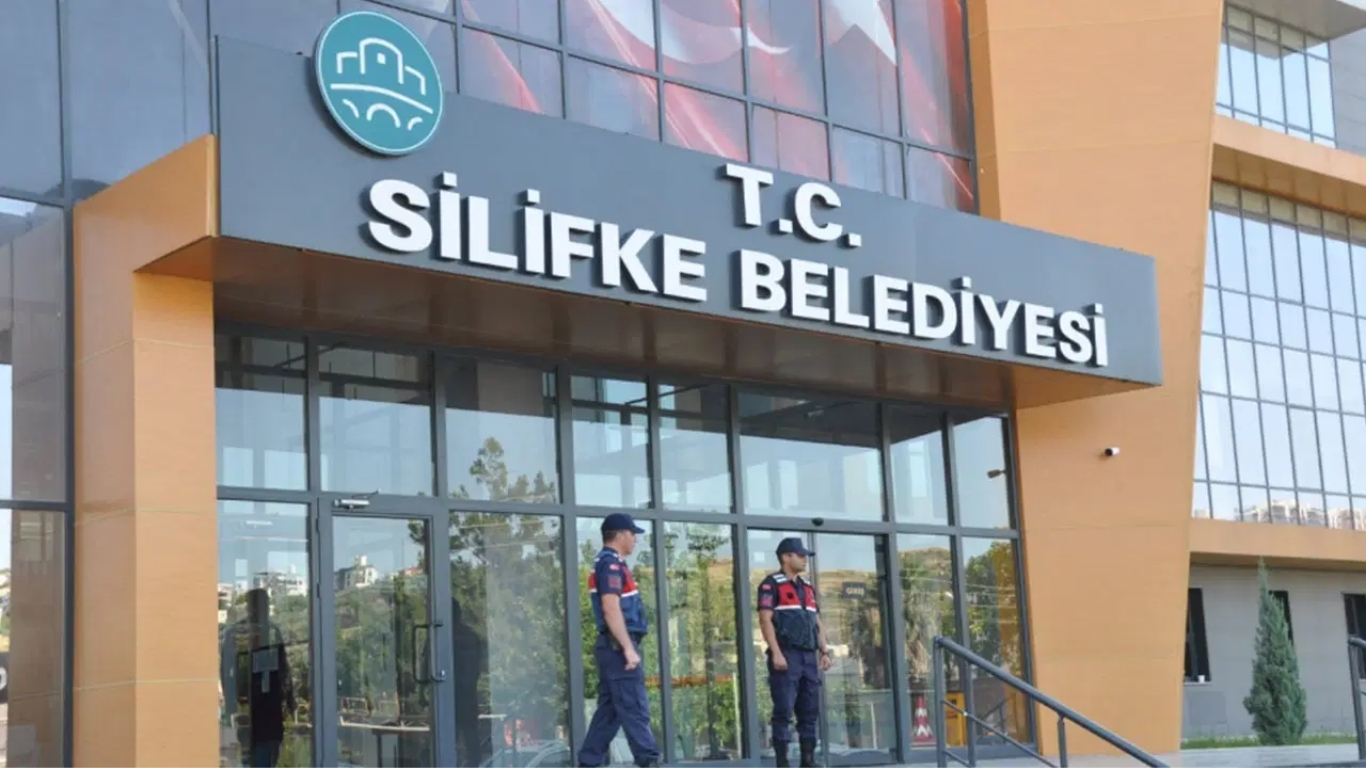 Mersin’in Silifke ilçesinde tutuklanarak görevden uzaklaştırılan Belediye Başkanı Mustafa Turgut’un
