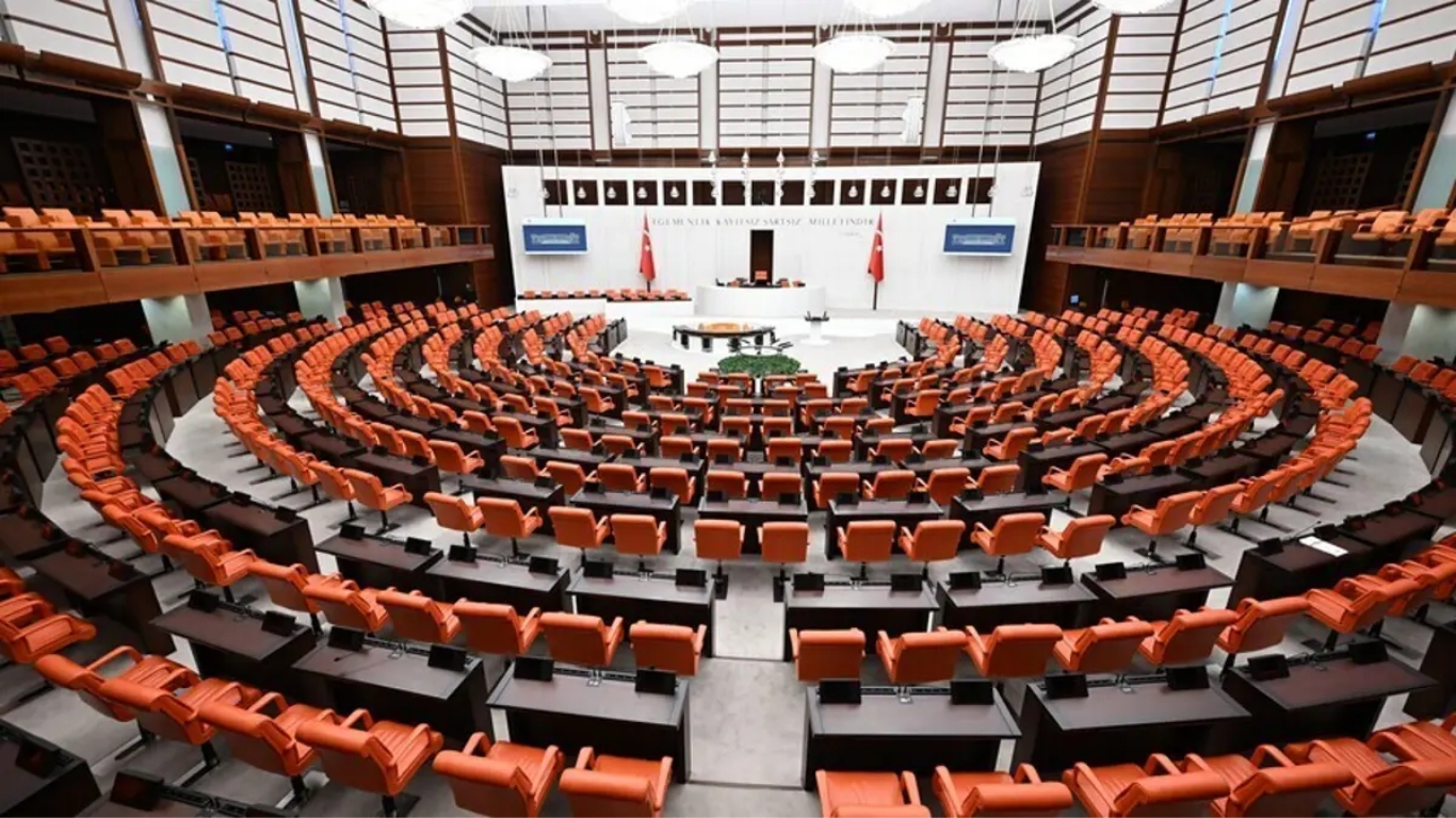 TBMM’ye sunulan yeni kanun teklifiyle uzman erbaşlar ve sözleşmeli erlerin