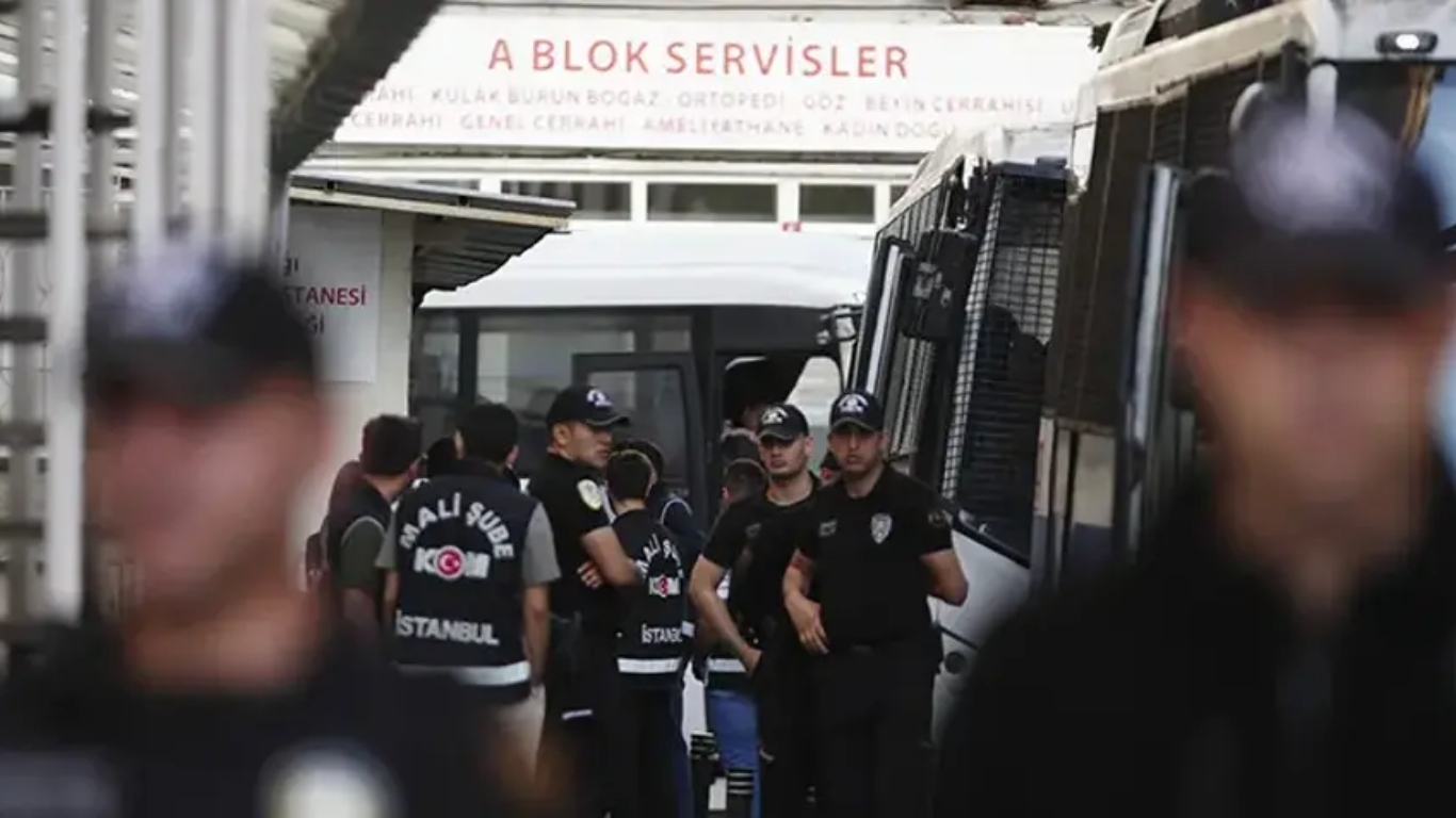Silivri Belediyesi'nde usulsüzlük iddialarıyla yürütülen soruşturmada aralarında Belediye Başkanı Bora