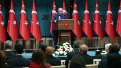 Cumhurbaşkanlığı Kabinesi bugün Cumhurbaşkanı Erdoğan başkanlığında toplanıyor. Gündemde ekonomi, ABD-İran