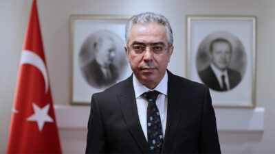 
Cumhurbaşkanı Başdanışmanı Mehmet Uçum, seçim tartışmalarına ilişkin değerlendirmelerinde erken seçim