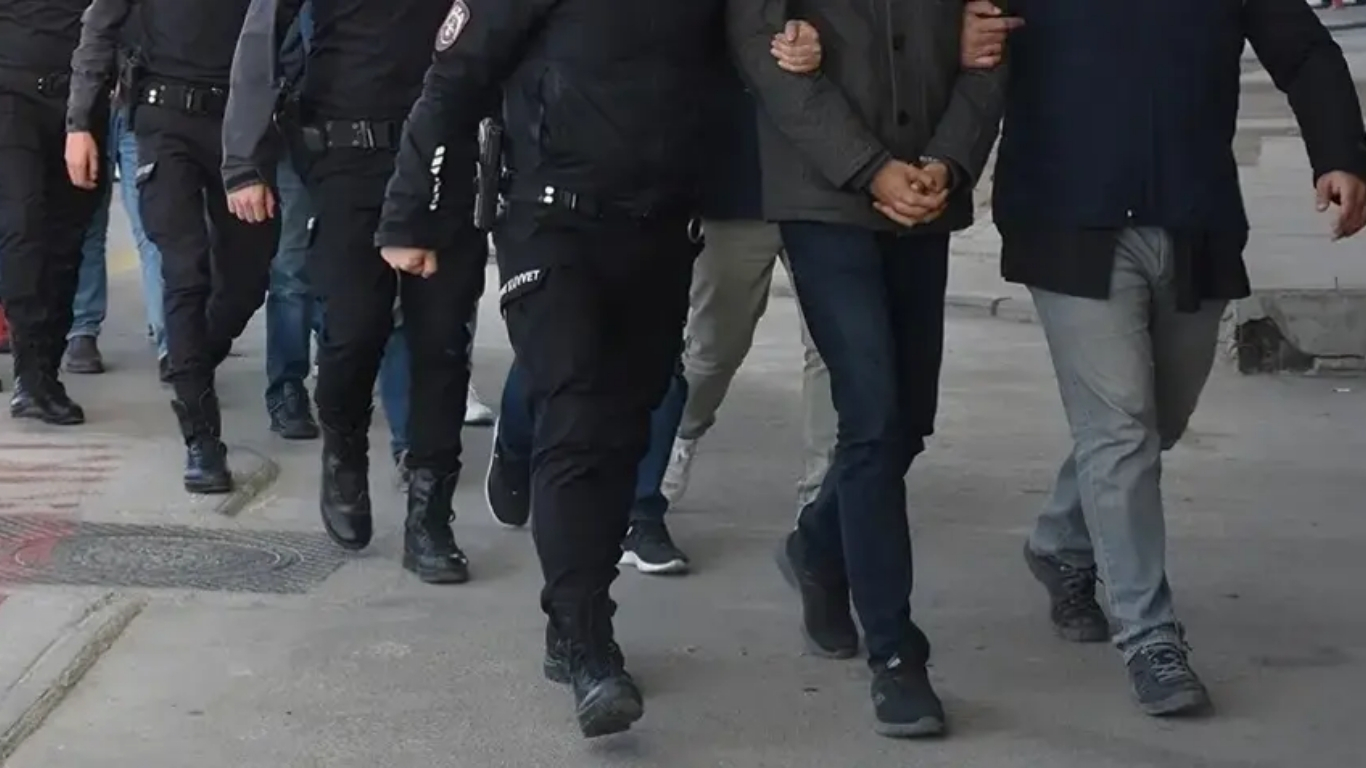 İstanbul merkezli kaçakçılık soruşturmasında organize şekilde hareket ettikleri belirlenen 28