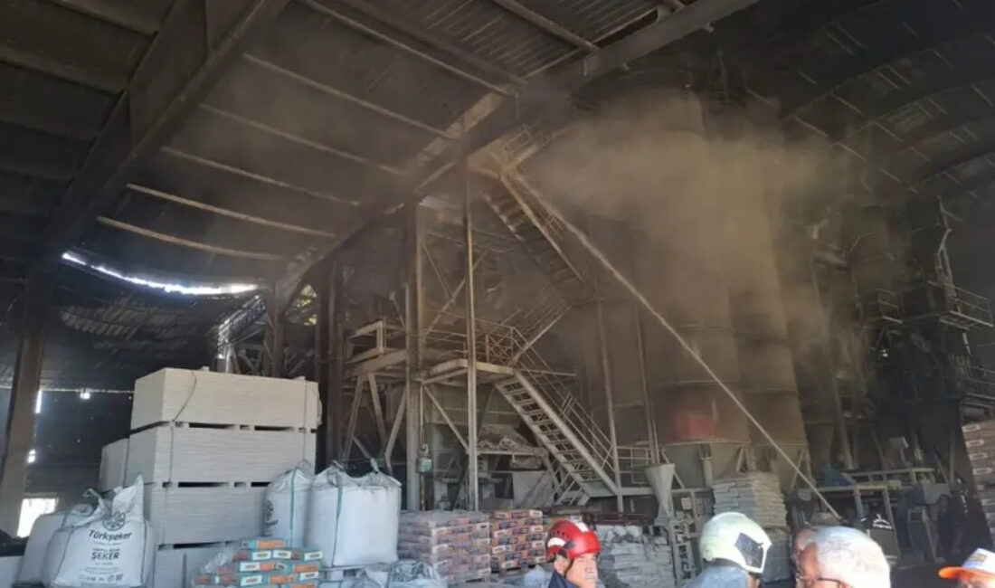 Ankara’nın Gölbaşı ilçesinde bir alçı fabrikasında çıkan yangın kısa sürede