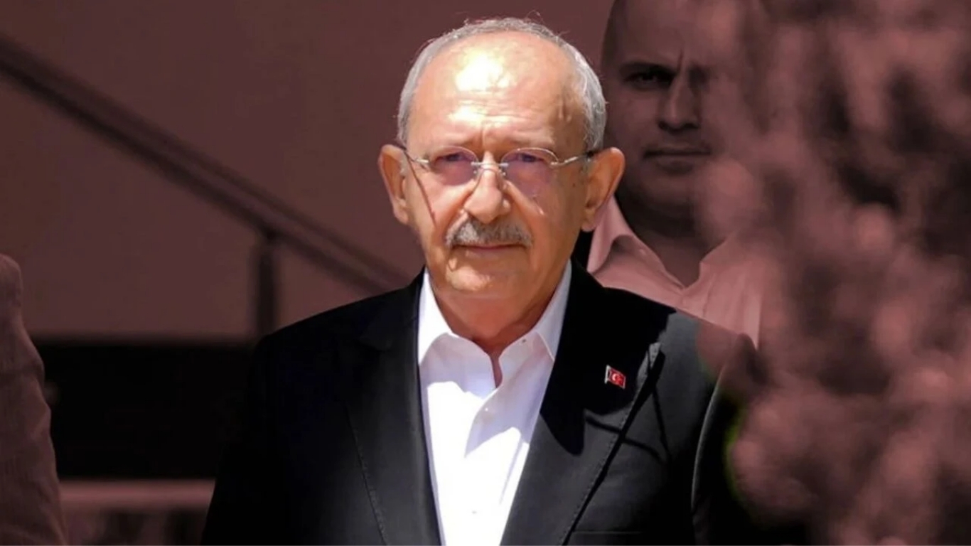 Mutlak butlan kararının ardından yeniden CHP Genel Başkanlığı görevine dönen