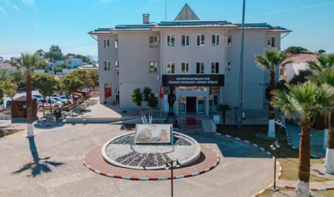 Son dakika haberi... İzmir'de Seferihisar Belediyesine yönelik 'rüşvet' operasyonunda aralarında