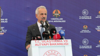 Ulaştırma ve Altyapı Bakanı Abdulkadir Uraloğlu, Hakkari'de hizmete açılan ulaşım