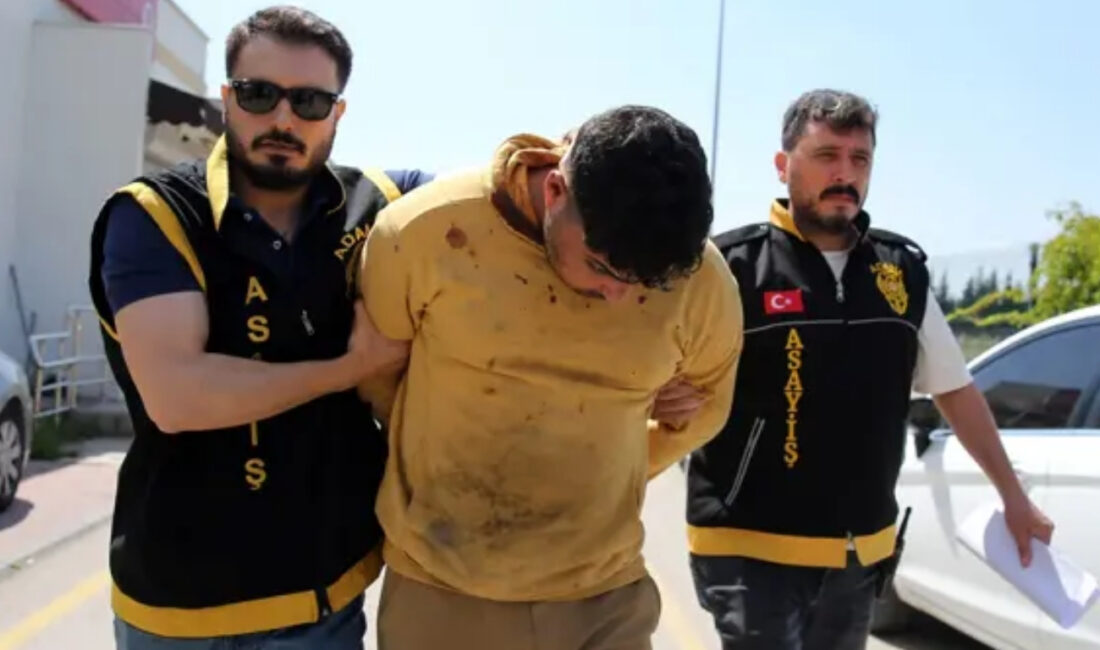 Adana’da 112 ihbarı üzerine olay yerine giden polis ekiplerine motosikletli