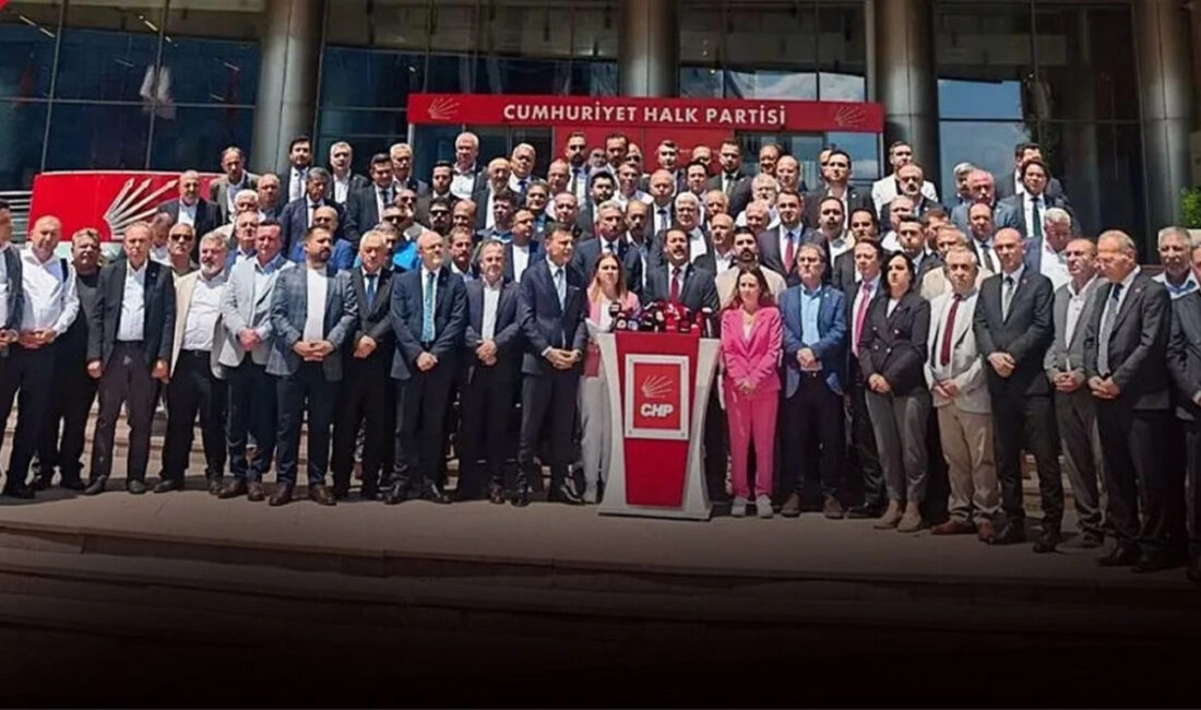 CHP’de seçilmiş yönetimi destekleyen 74 il başkanı, 833 delegenin olağanüstü