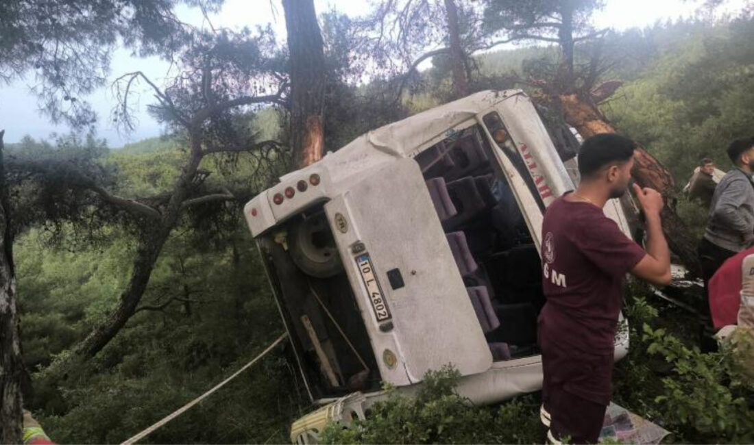 Son dakika haberi... İzmir'in Bayındır ilçesinde tarım işçilerini taşıyan servis