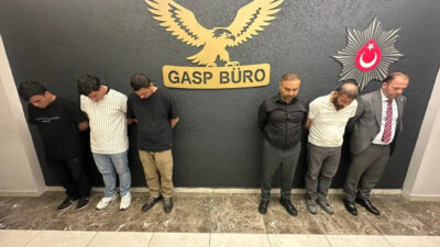 Afyonkarahisar'da bir alışveriş merkezinde kendisini 'Cumhur İttifakı Ocakları Genel Başkanı'