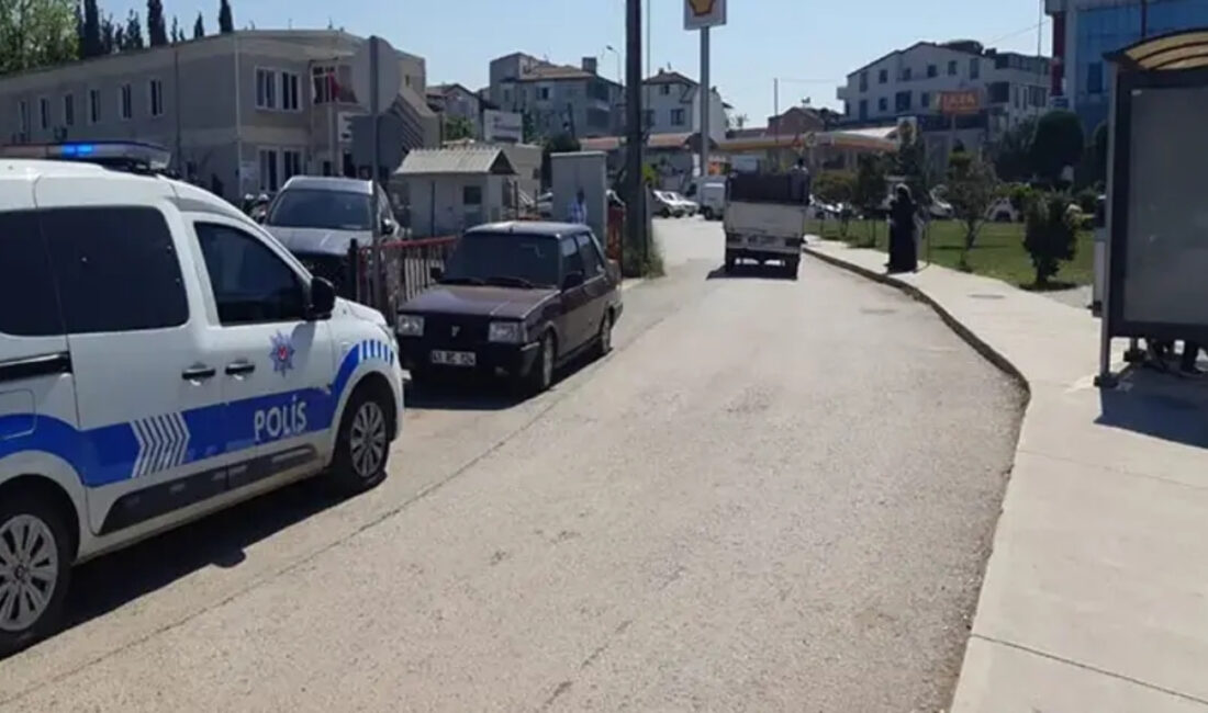 
Kocaeli'de eski komşusunu araçla takip ettiği öne sürülen 65 yaşındaki