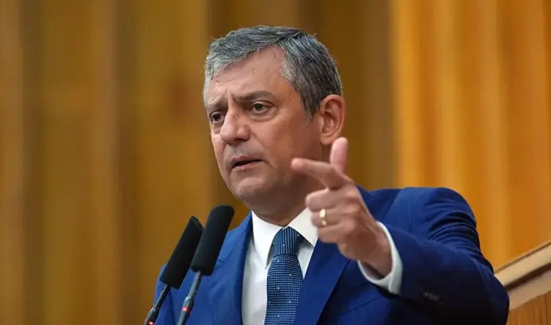 CHP’de yaşanan tartışmalar sürerken Grup Başkanı Özgür Özel’den “yeni parti”