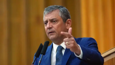 CHP’de yaşanan tartışmalar sürerken Grup Başkanı Özgür Özel’den “yeni parti”
