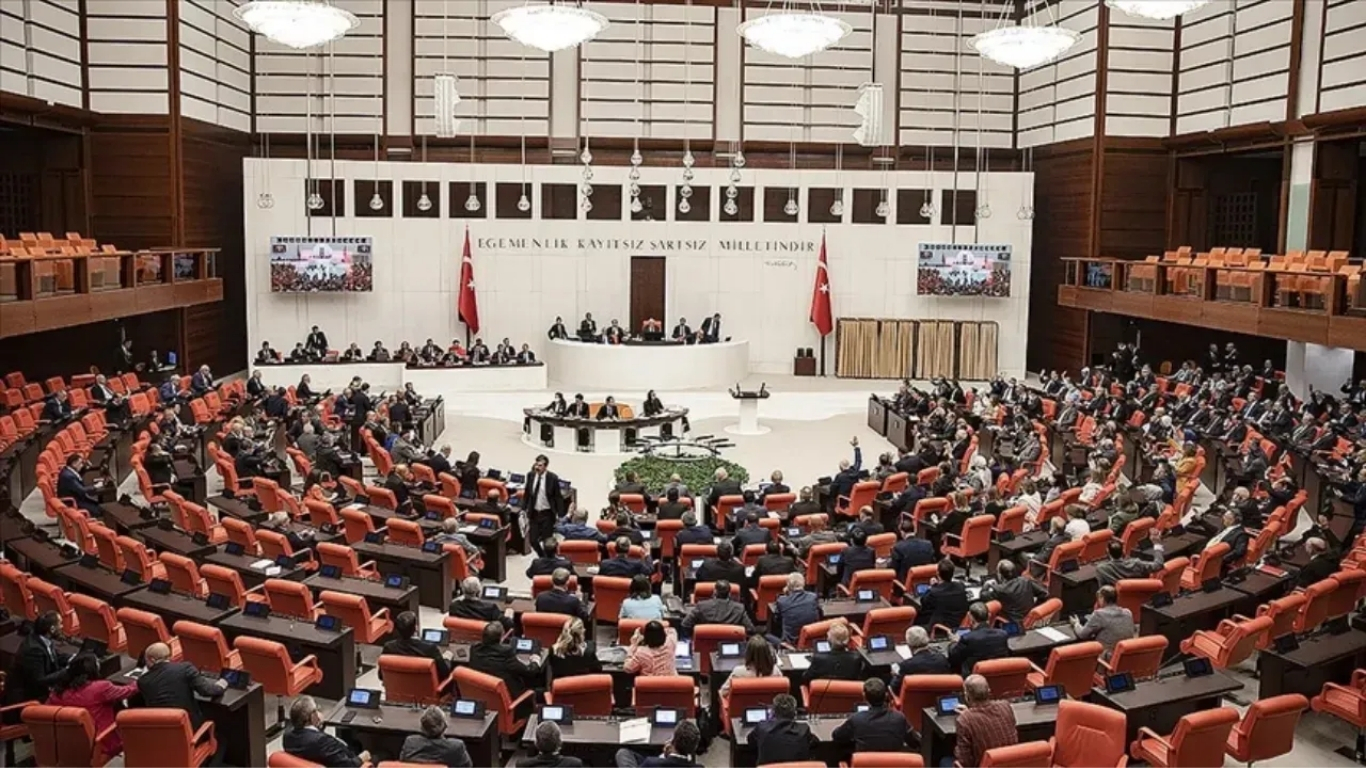 Cumhurbaşkanlığı tezkereleriyle TBMM Başkanlığına sunulan 10 milletvekiline ait 11 yasama