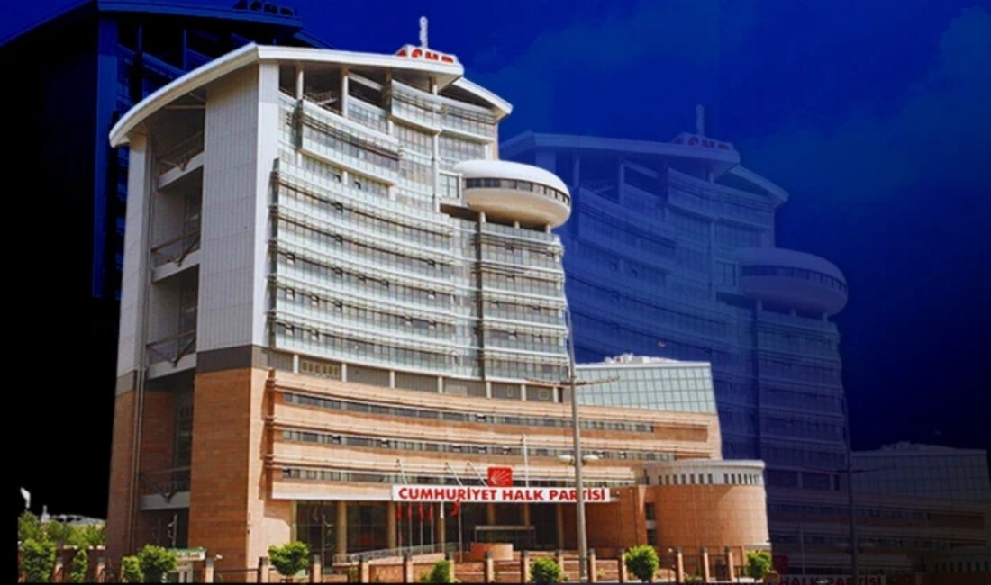 CHP'de dikkat çeken görev değişiklikleri yaşandı. Antalya İl Başkanı Nail