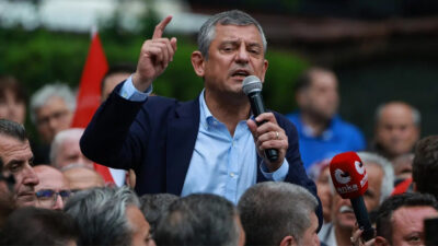 CHP Grup Başkanı Özgür Özel, İzmir’de yaptığı açıklamada partiye yönelik