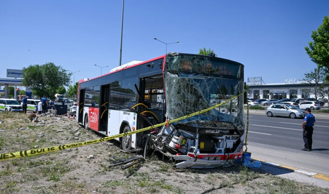 Ankara'da EGO'ya ait yolcu otobüsünün karıştığı trafik kazasında 1 kişi