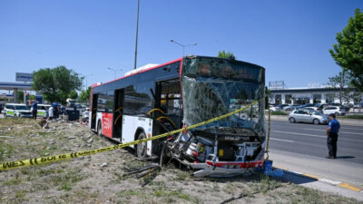 Ankara'da EGO'ya ait yolcu otobüsünün karıştığı trafik kazasında 1 kişi