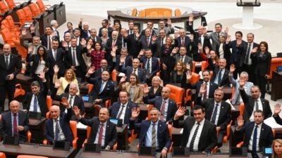 CHP'nin 111 milletvekili, yayımladıkları ortak açıklamayla, CHP'nin iradesinin yeniden ve