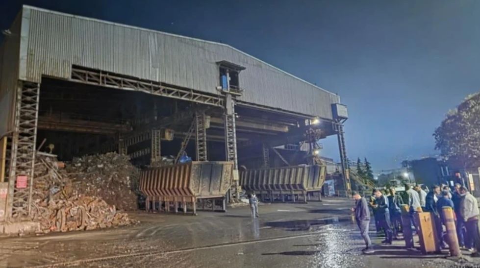 Samsun’un Tekkeköy ilçesindeki Yeşilyurt Demir Çelik Fabrikası’nda elektrik akımına kapılan
