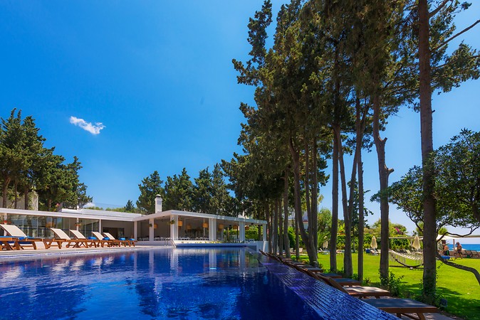 LİV HOTEL BY BELLAZURE İLE