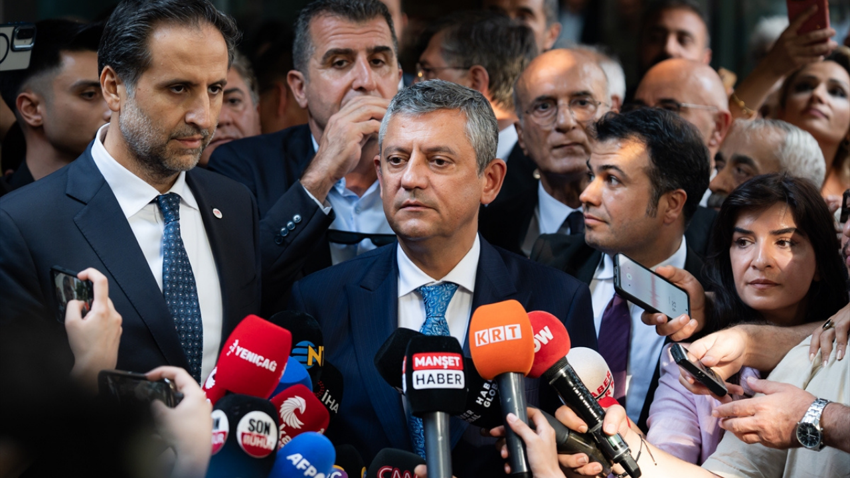 Erzincan, Adana, İzmir ve Hatay’da çok sayıda belediye başkanı, il