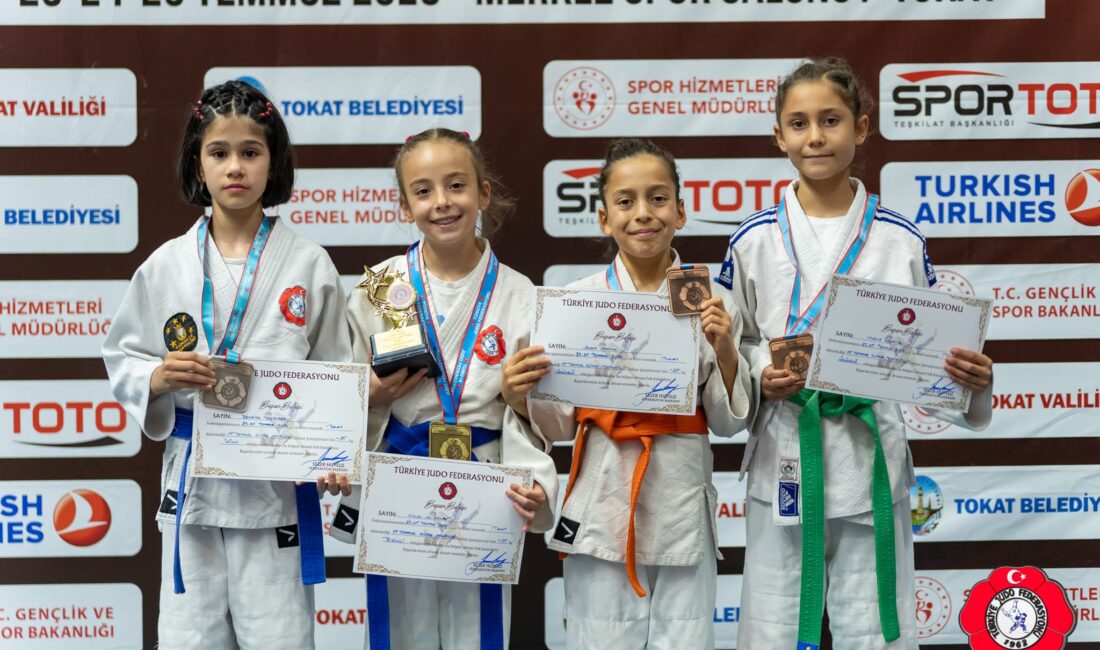 Tokat’ta düzenlenen Süper Minikler Türkiye Judo Şampiyonası’nda mücadele eden Yunusemre Belediyesporlu