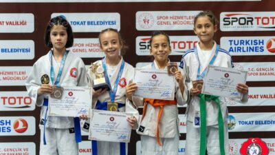 Tokat’ta düzenlenen Süper Minikler Türkiye Judo Şampiyonası’nda mücadele eden Yunusemre Belediyesporlu