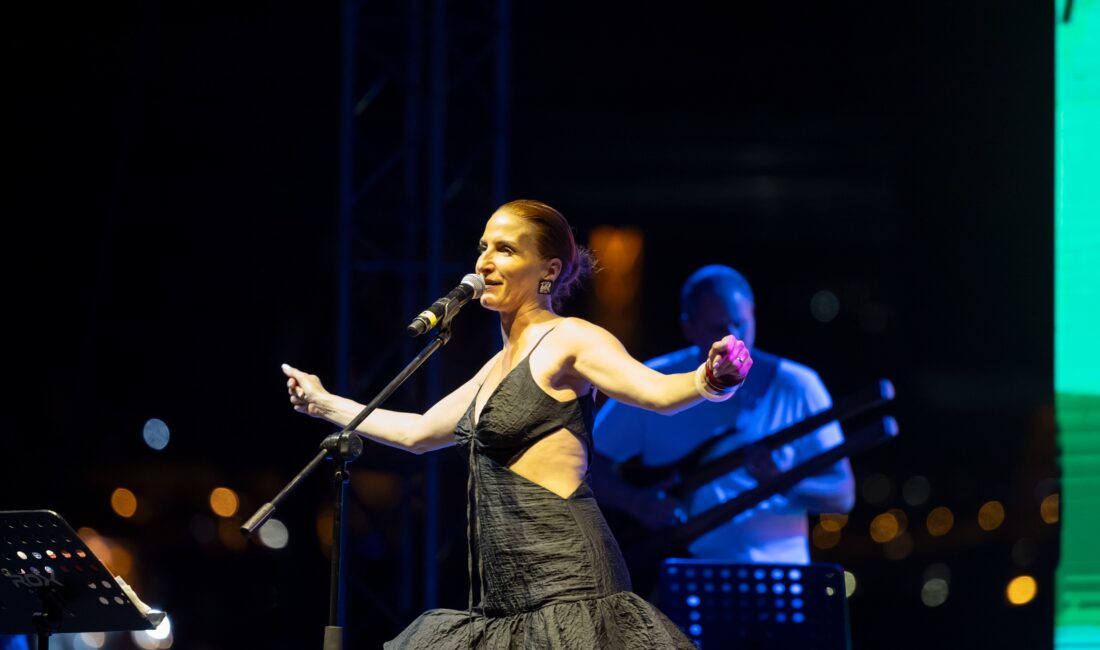 İzmir Büyükşehir Belediyesi’nin geleneksel Çim Konserleri, Tarihi Havagazı Fabrikası’nda İzmirlileri