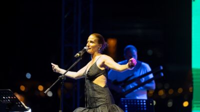 İzmir Büyükşehir Belediyesi’nin geleneksel Çim Konserleri, Tarihi Havagazı Fabrikası’nda İzmirlileri